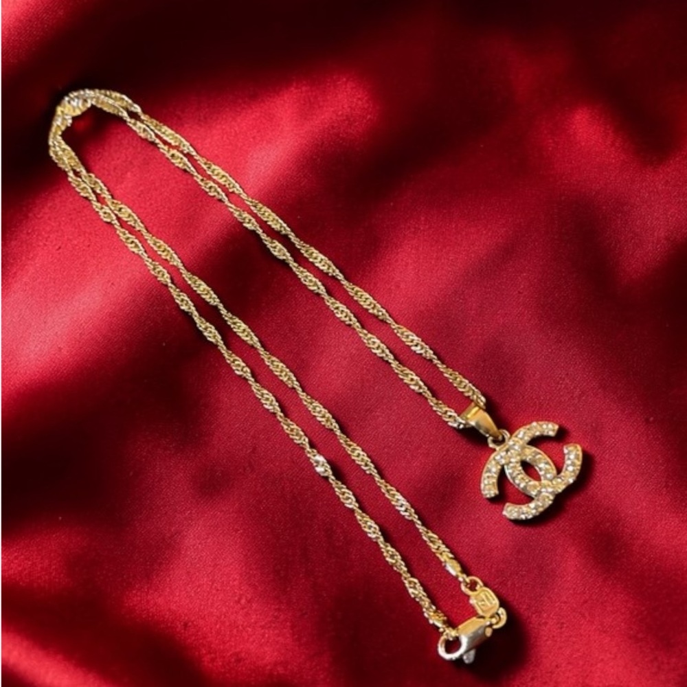 Chanel Crystal Pendant Necklace 17” silver chain